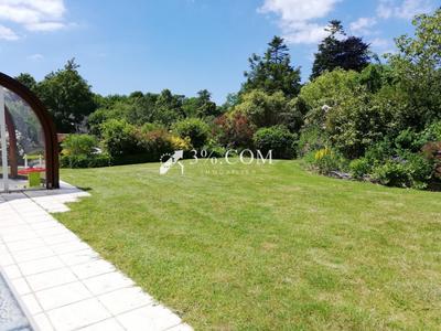 Pavillon - 215 m² - 6 pièces