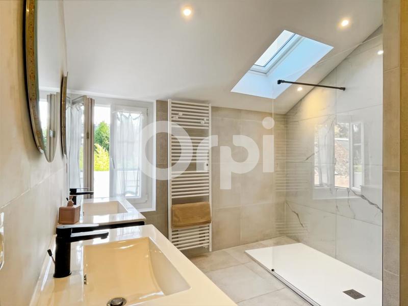 Propriété - 276 m² - 10 pièces