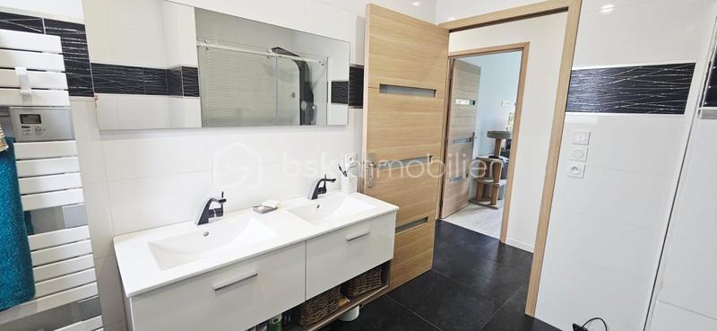 Maison - 95 m² - 4 pièces