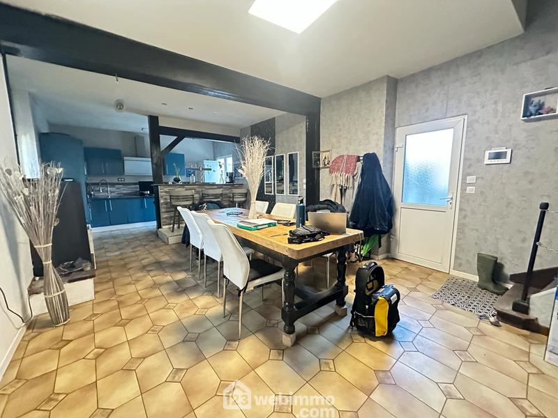Maison - 181 m² - 9 pièces