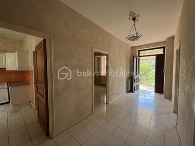 Maison traditionnelle - 149 m² - 7 pièces