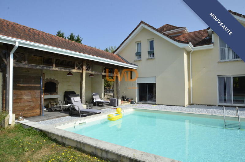 Propriété - 215 m² - 11 pièces