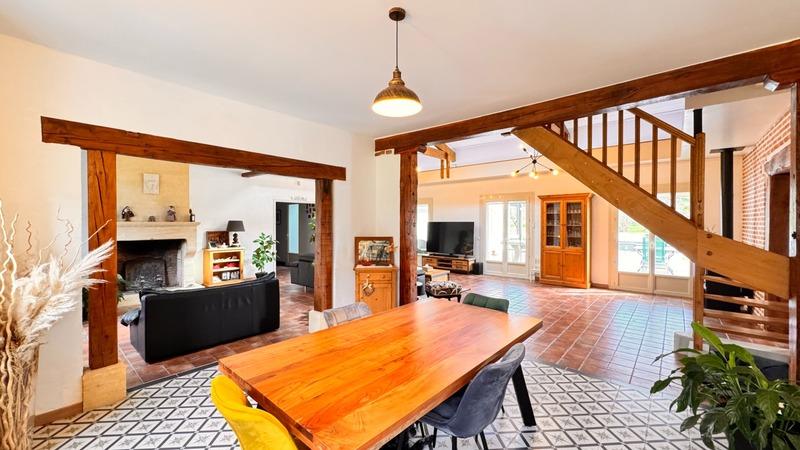 Propriété - 305 m² - 8 pièces