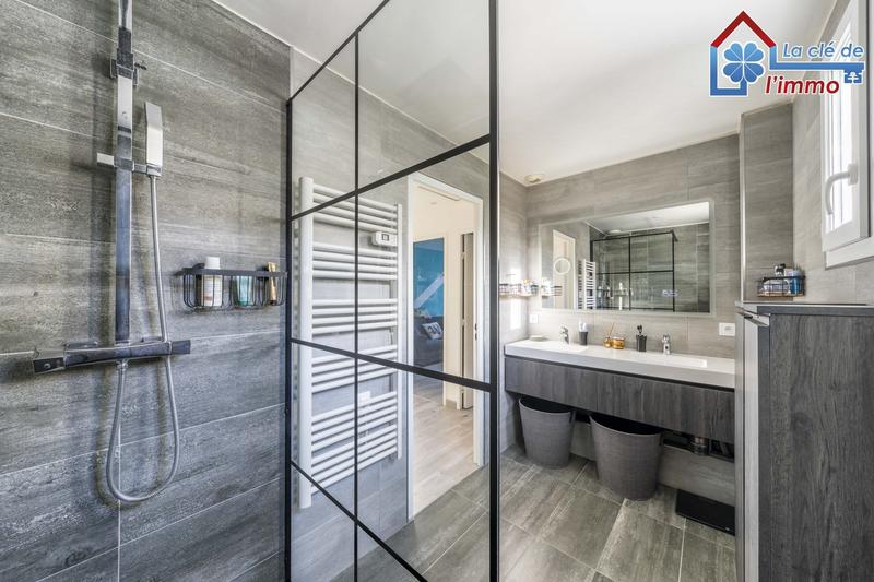 Maison traditionnelle - 92 m² - 5 pièces