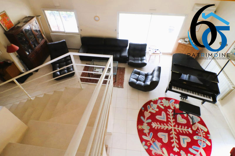 Maison - 216 m² - 8 pièces