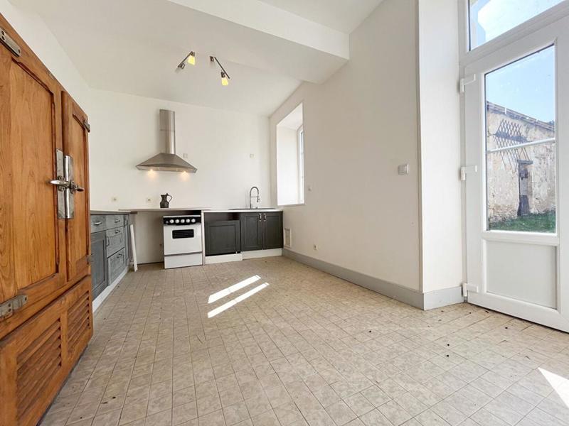 Maison - 250 m² - 7 pièces