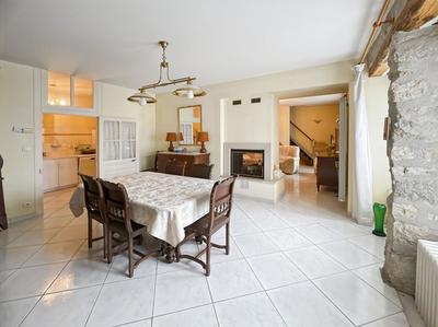 Maison - 250 m² - 8 pièces