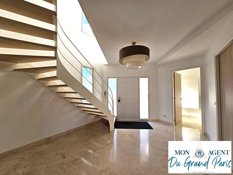 Maison - 480 m² - 10 pièces