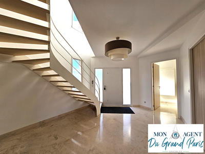 Maison - 480 m² - 10 pièces