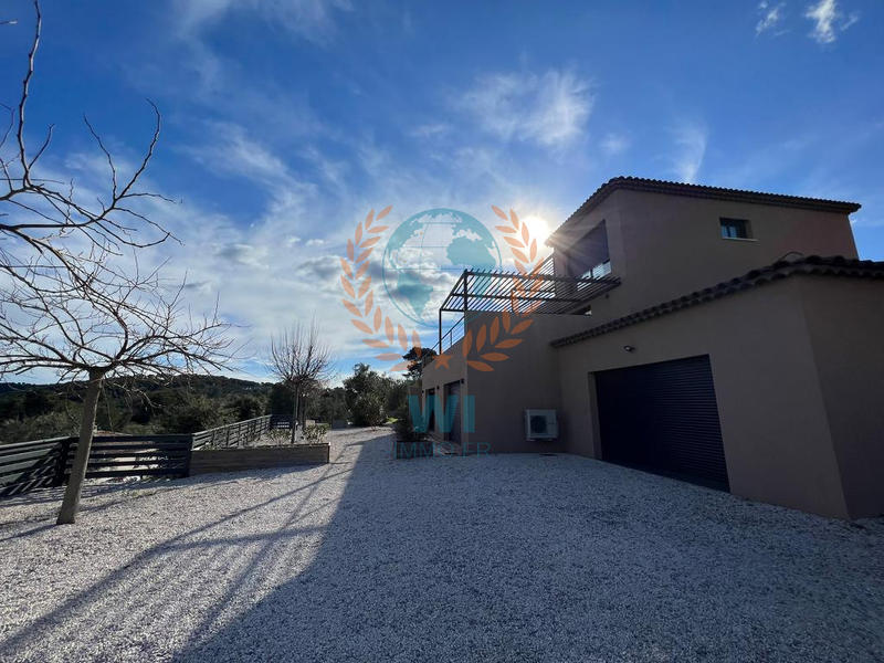 Maison - 255 m² - 7 pièces