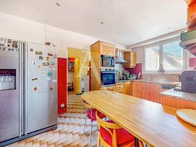 Maison - 277 m² - 9 pièces