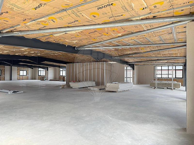 Local commercial - 700 m² - 1 pièce