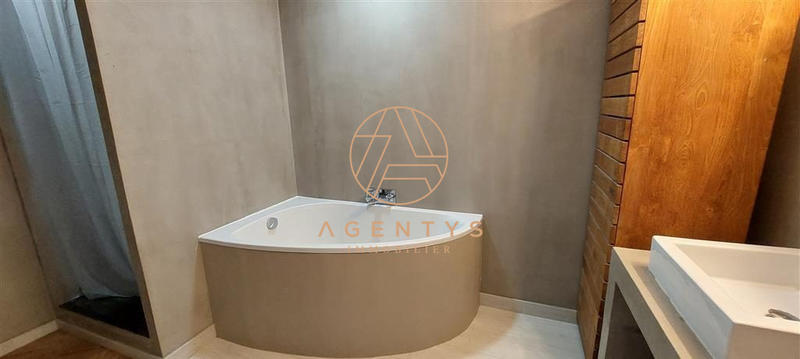 Appartement - 167 m² - 7 pièces