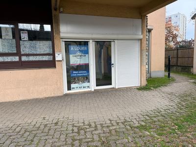 Bureau - 60 m² - 4 pièces