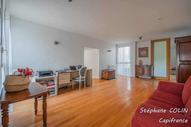 Maison - 239 m² - 7 pièces