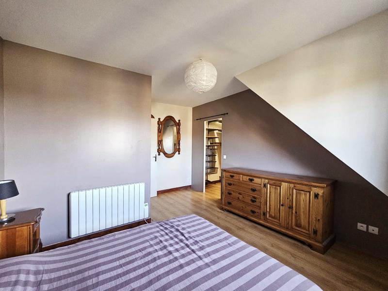 Maison traditionnelle - 190 m² - 8 pièces