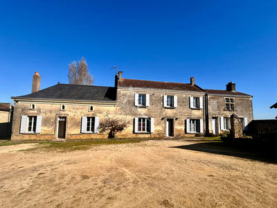 Maison - 260 m² - 9 pièces