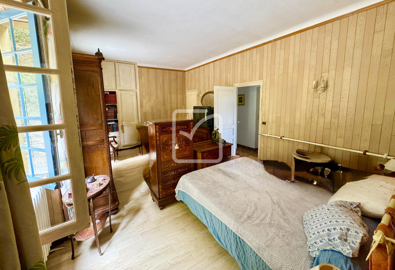 Maison - 336 m² - 12 pièces