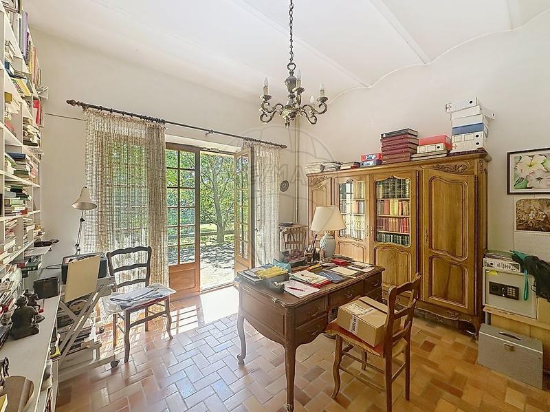 Maison - 243 m² - 9 pièces