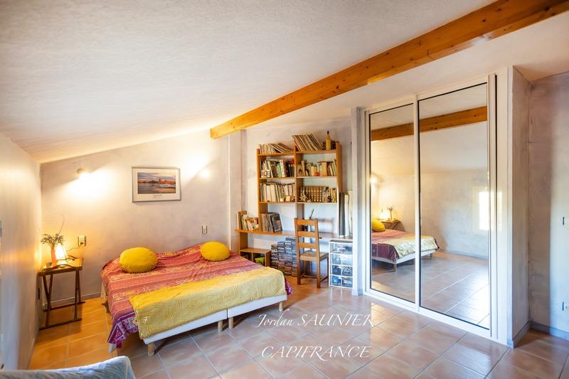 Maison traditionnelle - 372 m² - 8 pièces