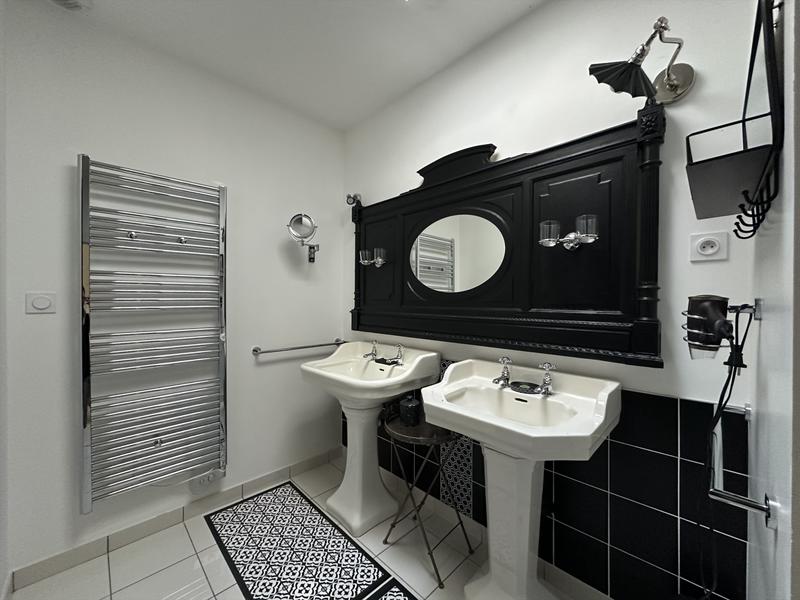 Maison - 357 m² - 11 pièces