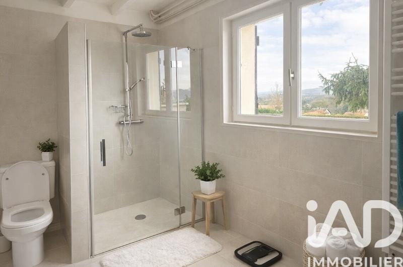 Maison - 285 m² - 9 pièces