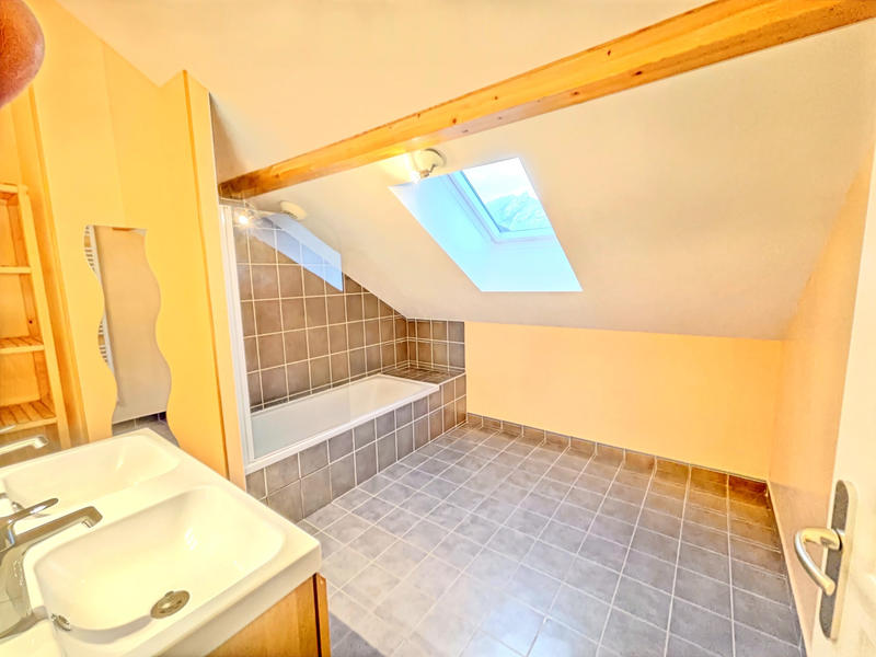 Appartement - 99 m² - 4 pièces