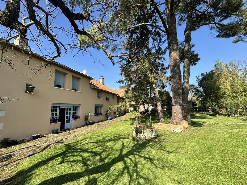 Maison - 254 m² - 8 pièces