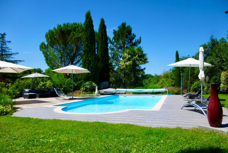 Maison - 234 m² - 10 pièces