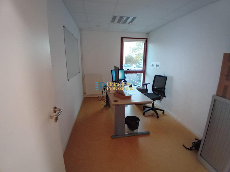 Bureau - 764 m² - 19 pièces