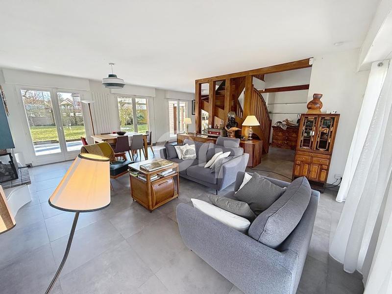 Maison - 180 m² - 6 pièces