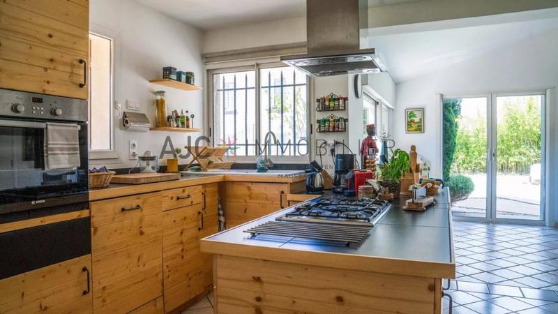 Maison - 165 m² - 5 pièces