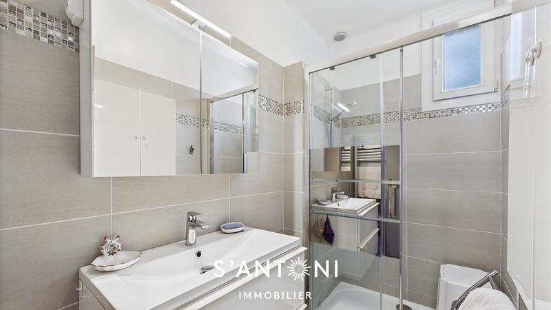 Appartement - 93 m² - 4 pièces