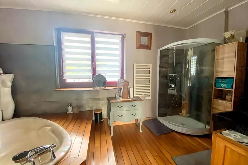 Maison - 232 m² - 5 pièces