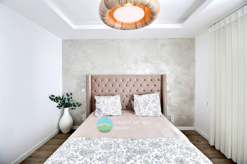 Maison - 246 m² - 8 pièces