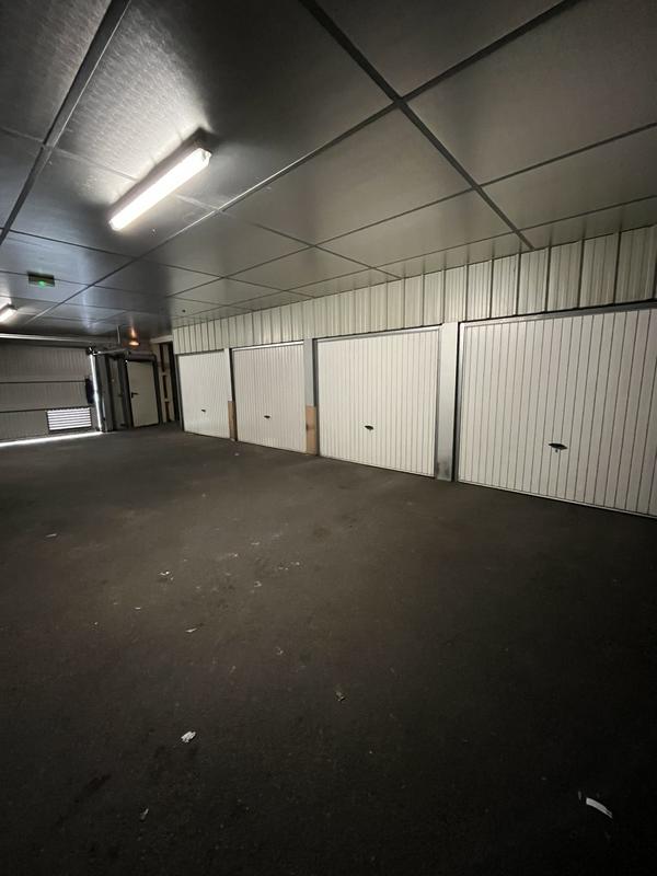 Parking / Garage - 12 m²