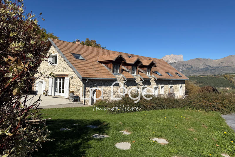 Maison - 6 360 m² - 10 pièces