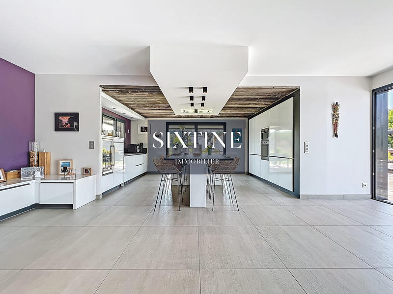 Maison contemporaine - 254 m² - 7 pièces