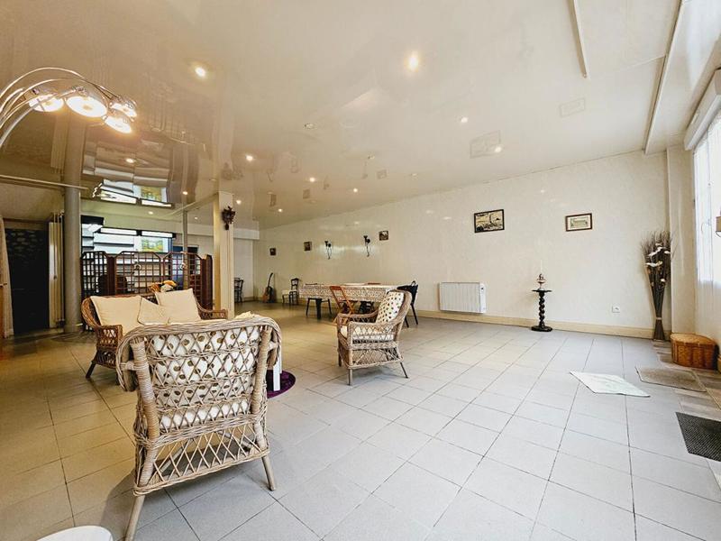 Maison - 208 m² - 6 pièces