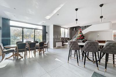 Villa - 324 m² - 6 pièces