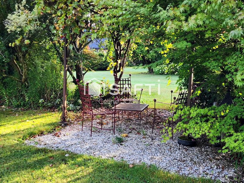 Maison - 220 m² - 8 pièces