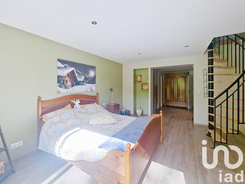 Maison - 232 m² - 8 pièces