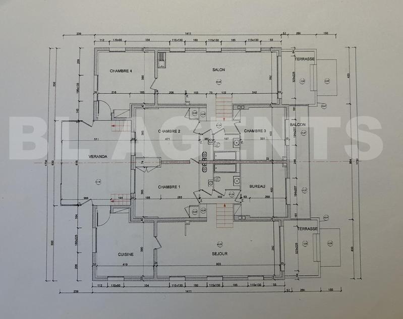 Maison traditionnelle - 226 m² - 7 pièces