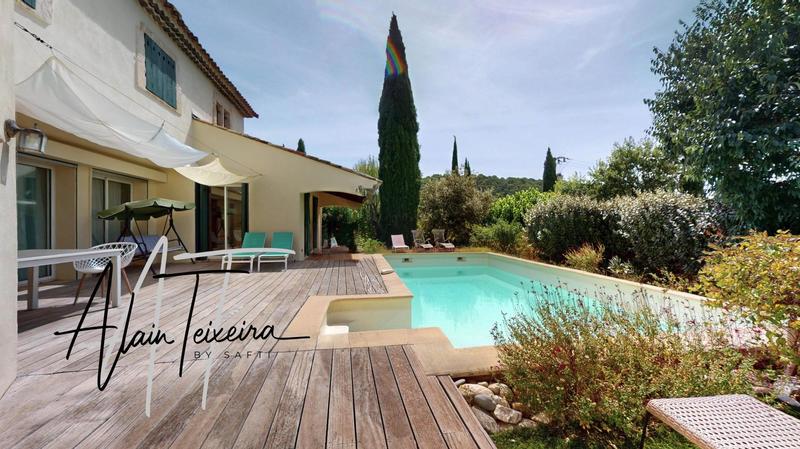 Maison - 220 m² - 8 pièces