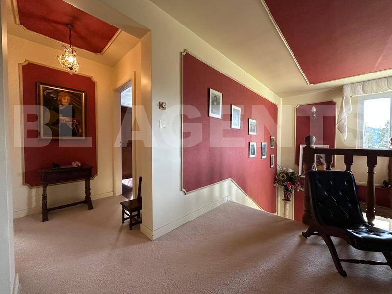 Maison - 270 m² - 8 pièces