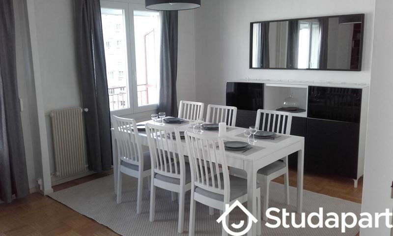 Chambre - 100 m² - 1 pièce