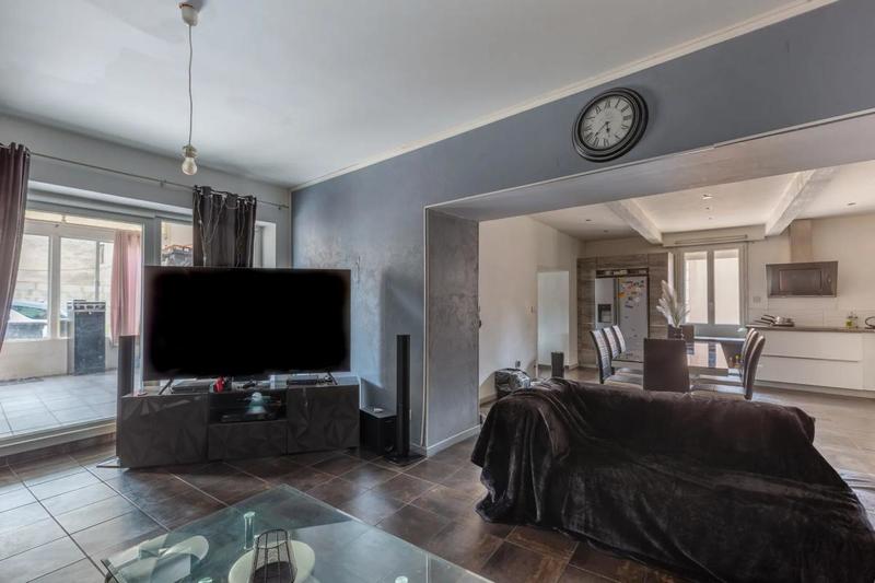 Maison - 237 m² - 7 pièces