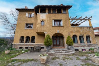 Maison - 421 m² - 14 pièces