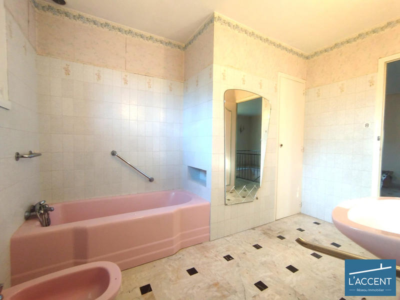 Maison - 185 m² - 7 pièces