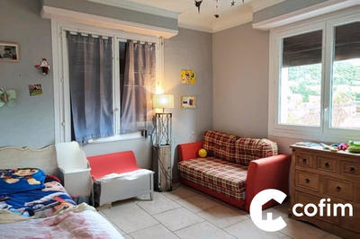 Maison traditionnelle - 170 m² - 6 pièces